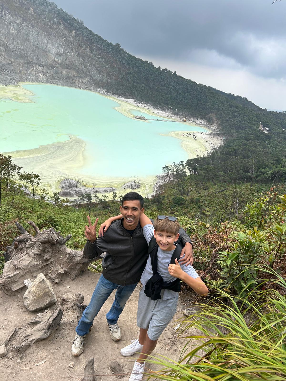 Deni with a traveler